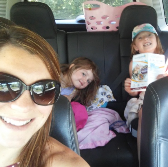 Meet your Posher, Jessica - Picture 1 of 2